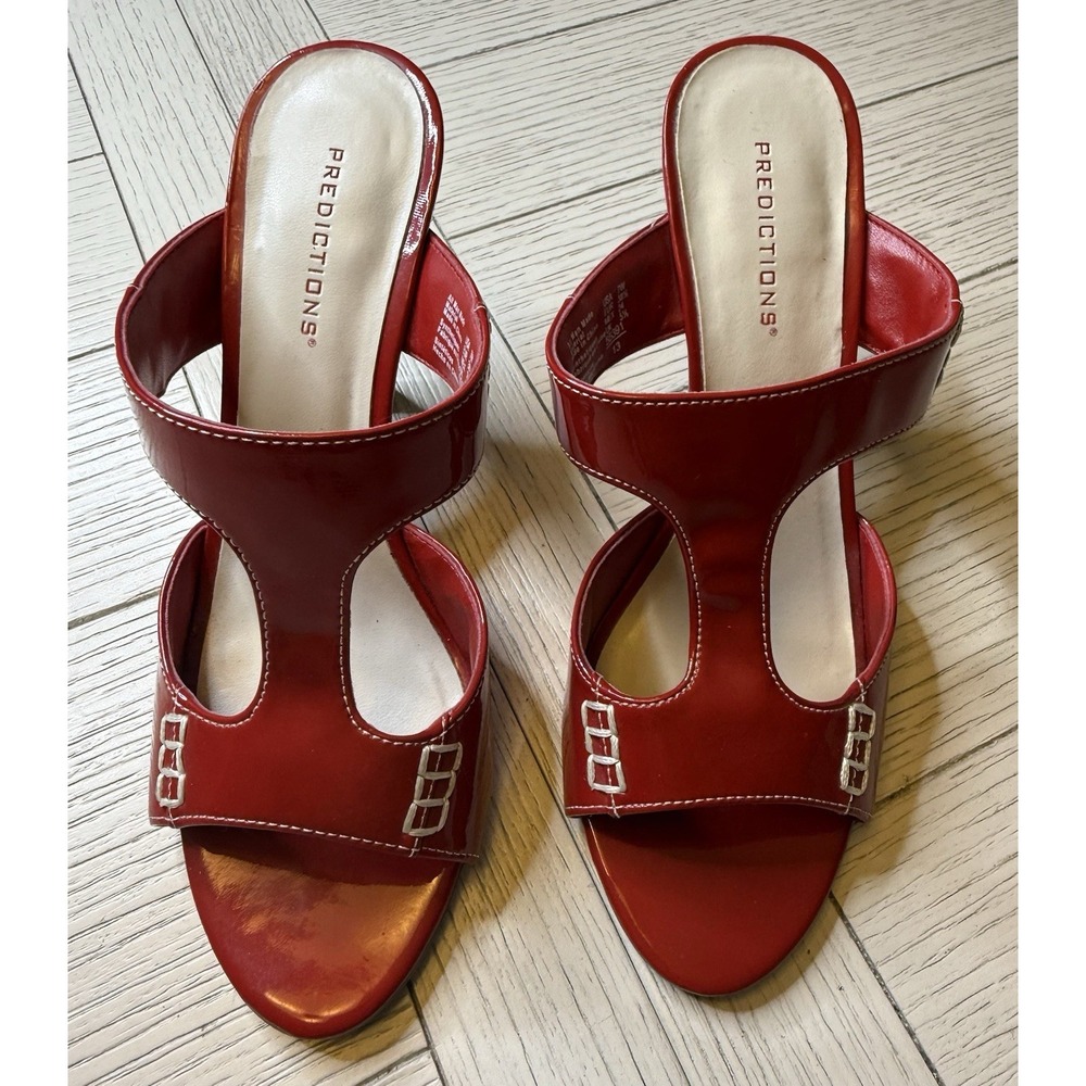 Predictions Women 7 W Red & Tan 2000s Faux Patent Leather‎ T Strap Sandal Slides